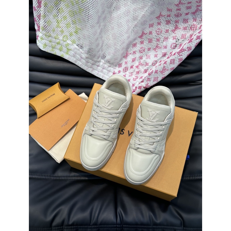 l**is V*t*n sneakers